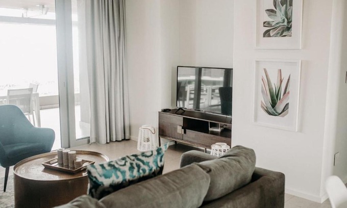 Hillhead Apartment | 416 Oceandune Luxury Apartment
