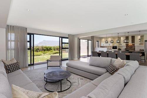 Sunset Beach Villa | 453 m² Villa ∙ 3 bedrooms ∙ 6 guests
