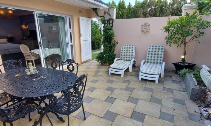 Somerset West Apartment | 50 m² Apartment ∙ 1 bedroom ∙ 2 guests