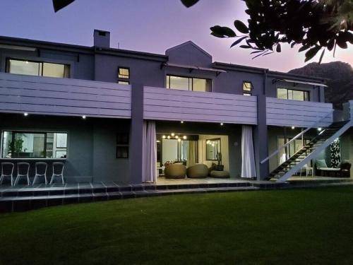 Montagu Villa | 500 m² Villa ∙ 4 bedrooms ∙ 8 guests