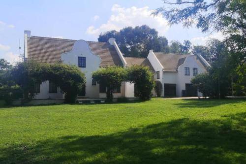 Greater Johannesburg Metropolitan Area Apartment | 54 m² Apartment ∙ 3 bedrooms ∙ 6 guests
