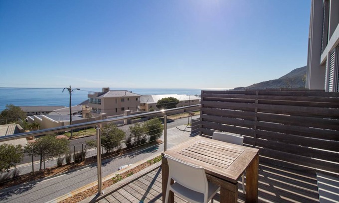 Camps Bay Apartment | 55 m² Apartment ∙ 1 bedroom ∙ 2 guests
