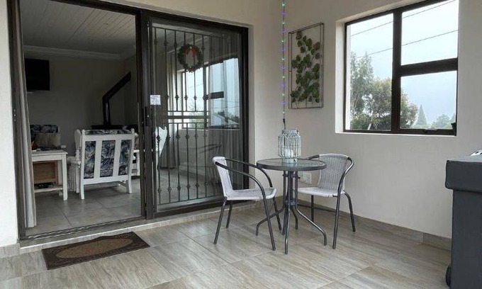 Dullstroom Apartment | 60 m² Apartment ∙ 1 bedroom ∙ 2 guests
