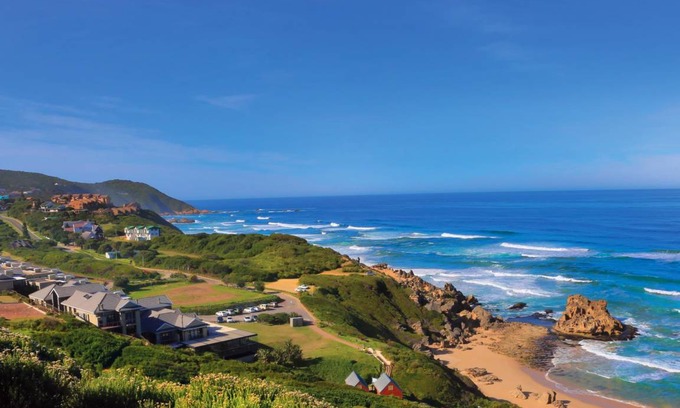 Knysna Resort | 60 m² Resort ∙ 3 bedrooms ∙ 20 guests