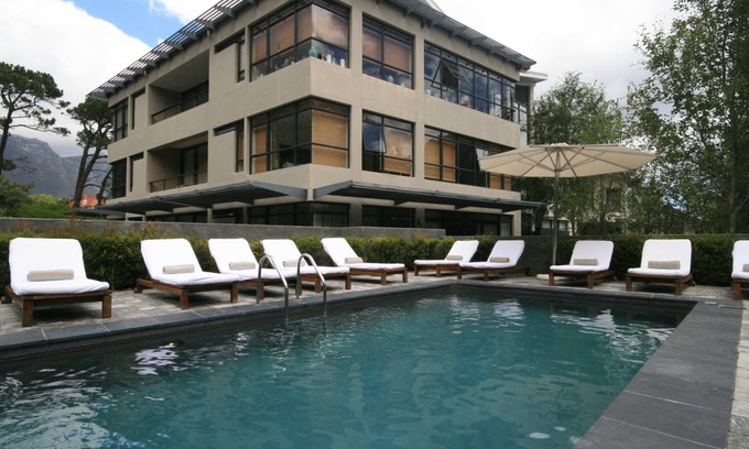 Camps Bay Apartment | 60 m² Studio flat ∙ 1 bedroom ∙ 2 guests