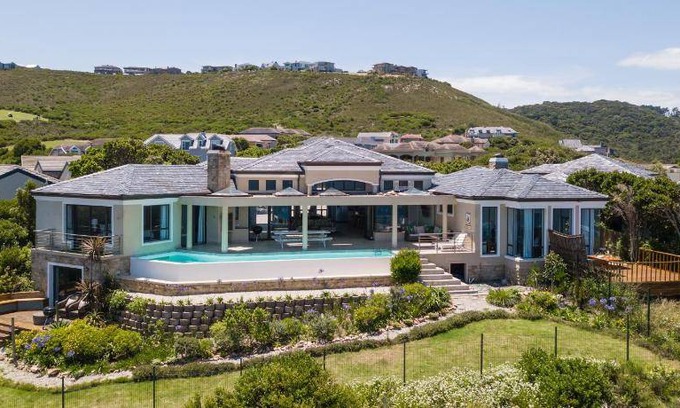 Knysna Apartment | 600 m² Apartment ∙ 7 bedrooms ∙ 10 guests