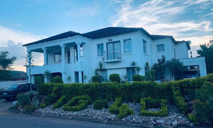 Akasia House | 600 m² House ∙ 8 bedrooms ∙ 16 guests