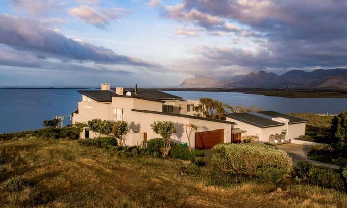 Fisherhaven Villa | 600 m² Villa ∙ 5 bedrooms ∙ 10 guests