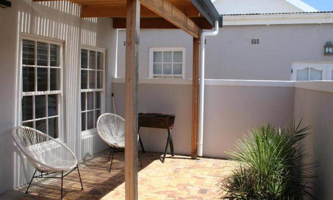 Hermanus City-Centre House | 65 m² House ∙ 1 bedroom ∙ 4 guests