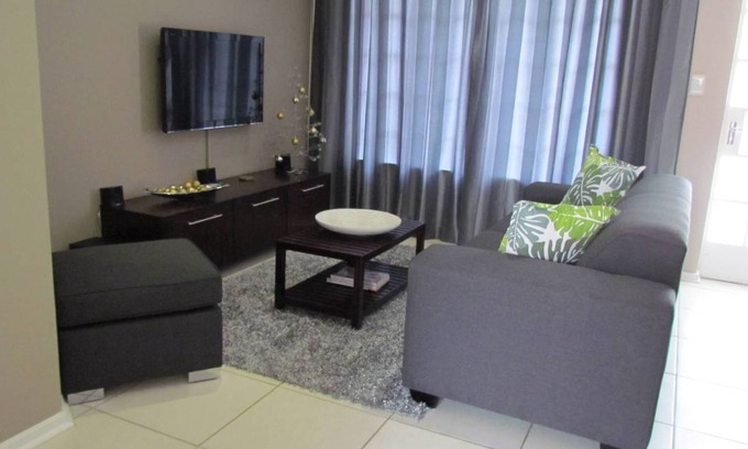 Langenhoven Park House | 70 m² House ∙ 2 bedrooms ∙ 4 guests
