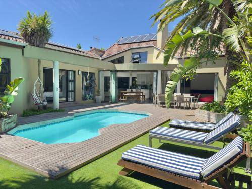 Sunset Beach Resort | 700 m² Resort ∙ 4 bedrooms ∙ 10 guests