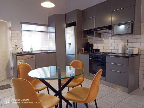Greater Johannesburg Metropolitan Area Apartment | 78 m² Apartment ∙ 2 bedrooms ∙ 4 guests