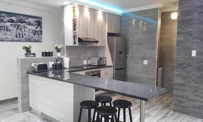 Kingsborough Apartment | 8 L'Escalier Cabanas