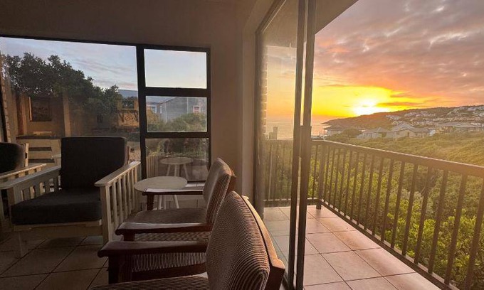 Vleesbaai House | 88 m² House ∙ 4 bedrooms ∙ 7 guests