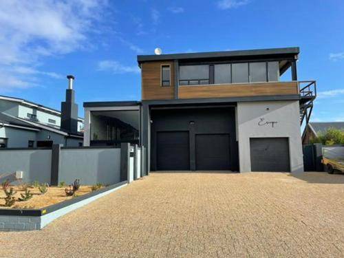 Pringle Bay Hotel | 90 m² Hotel ∙ 2 bedrooms ∙ 4 guests