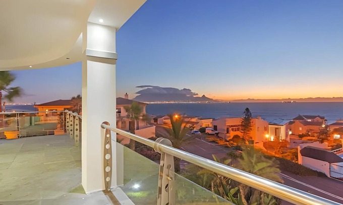 Bloubergstrand Villa | 900 m² Villa ∙ 5 bedrooms ∙ 12 guests