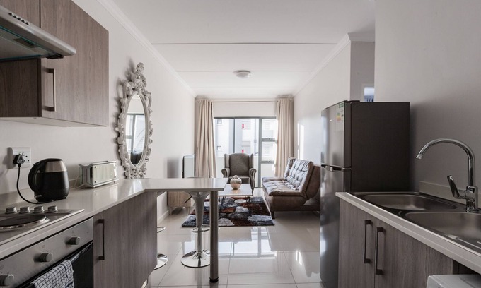 Greater Johannesburg Metropolitan Area Apartment | #AlimamaSpaces: The Thando's Manson