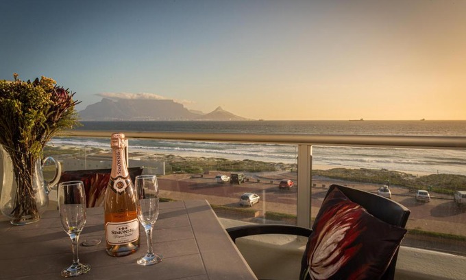 Bloubergstrand Apartment | Amazing Beachfront 2 Bed Apartment A308 Sea Spray