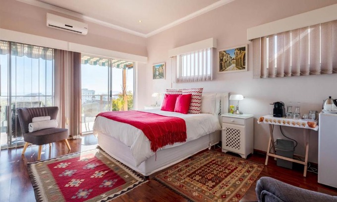 Three Anchor Bay House | Anchor Bay Guest House