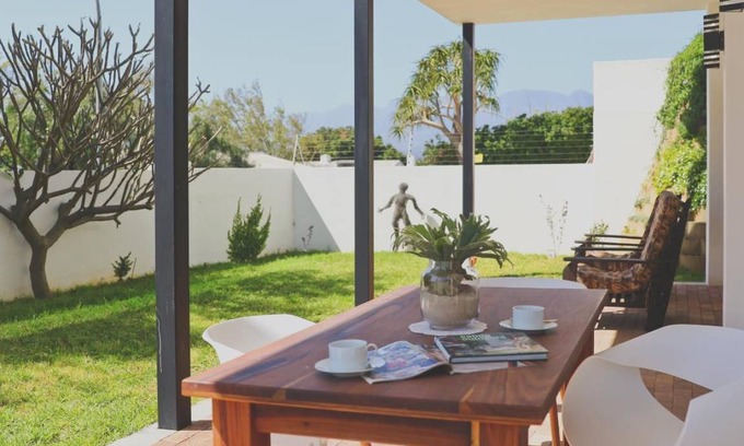 Gordons Bay Central Apartment | Apartment ∙ 2 bedrooms ∙ 4 guests