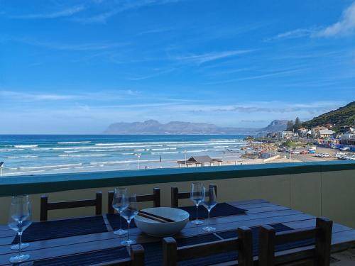 Muizenberg Apartment | Apartment ∙ 2 bedrooms ∙ 4 guests