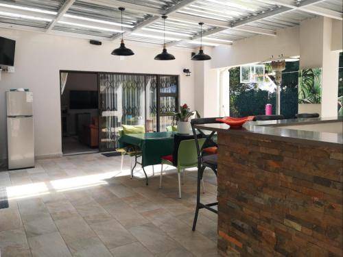 Greater Johannesburg Metropolitan Area Apartment | Apartment ∙ 2 bedrooms ∙ 4 guests