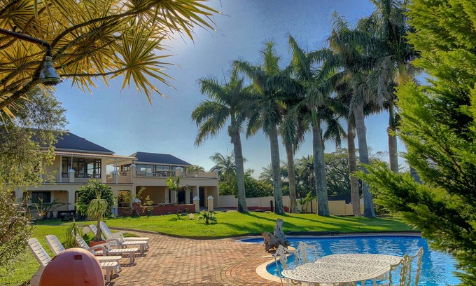 Margate Apartment | Apartment in large tropical garden with pool and sea view
