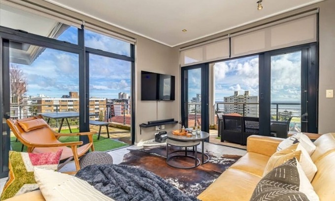 Sea Point Apartment | Atlantic Views 503, Sea Point by HMH