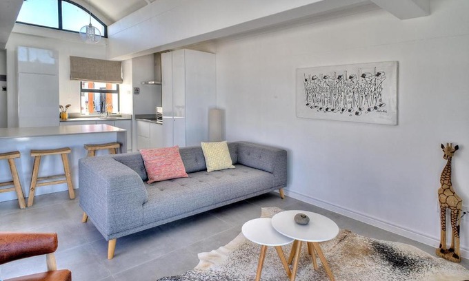Big Bay Apartment | Azure 216