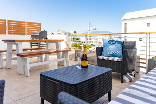 Big Bay Apartment | Azure 25