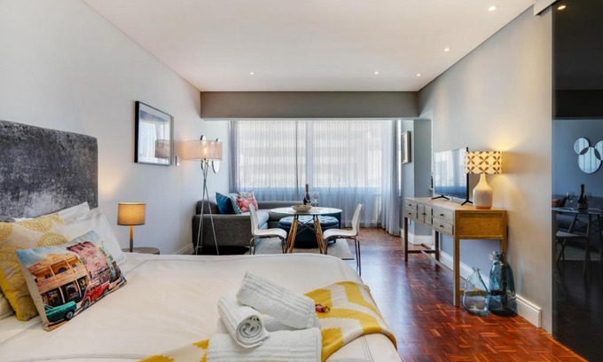Mouille Point Apartment | Backup-Power Mouille Point Apartment