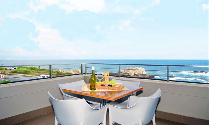 Hermanus City-Centre Apartment | bamboo @ Le Paradis