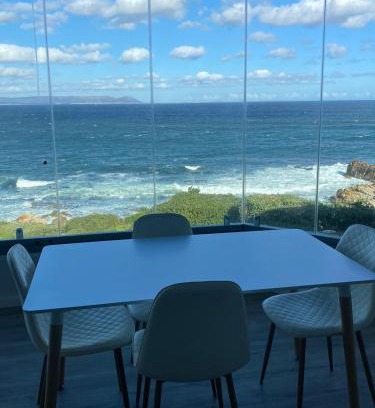 Eastcliff Apartment | Bayview 208