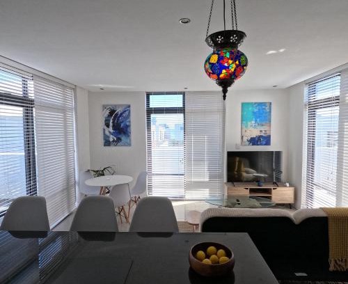Big Bay Apartment | Beachfront Penthouse with patio and free parking