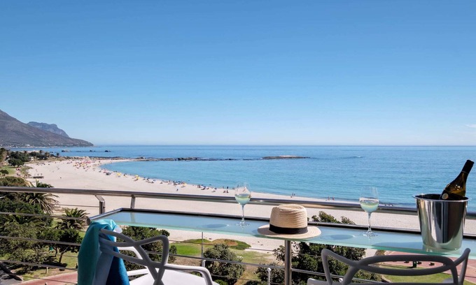 Camps Bay Apartment | Beautiful Holiday Apartment with Beach View Modoco
