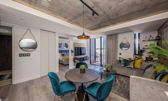 Cape Town City Centre Apartment | Beautifully Decorated Apartment in Cape Town (Urban Signature)