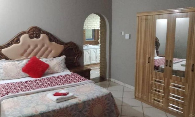 Mahikeng Bed & Breakfast | Bed and breakfast ∙ 10 guests