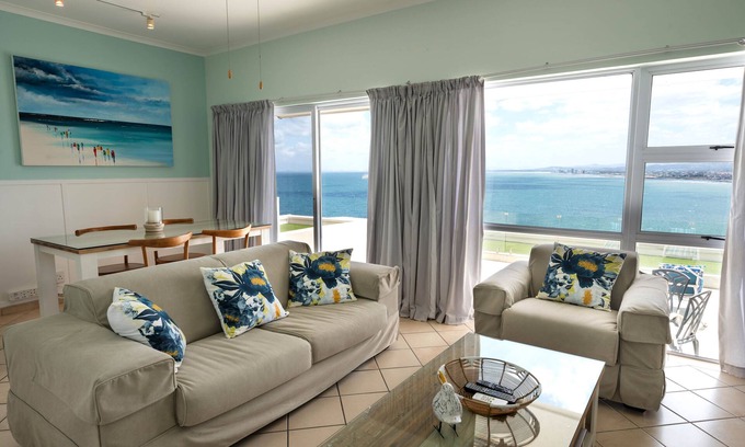 Mountainside Apartment | 'Bikini Views' - Luxury 1 Bedroom Private Suite overlooking the Ocean