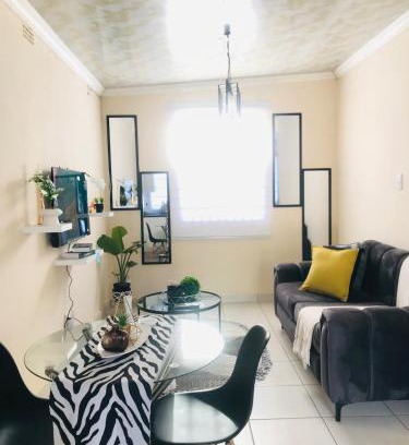 Kareeberg Apartment | Blanc and Bold