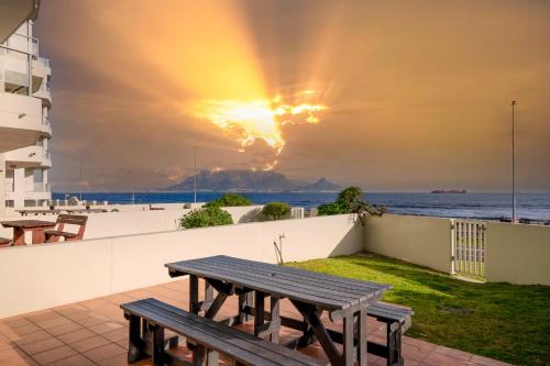Bloubergstrand Apartment | Blouberg Beachfront Apartment - Loadshedding free