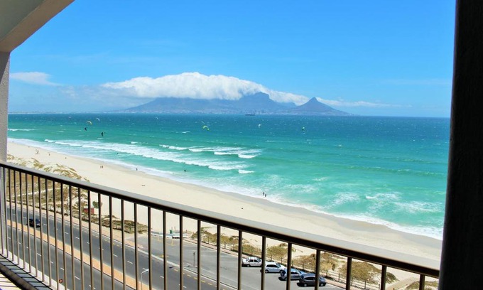 Bloubergstrand Apartment | Blouberg Beachfront Apartment
