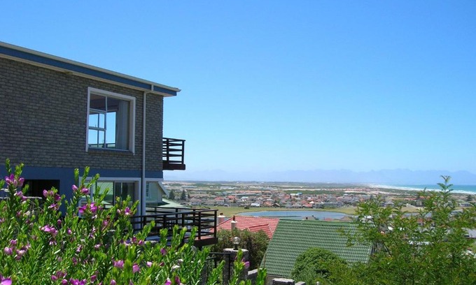 Muizenberg House | Bluebottle Guesthouse