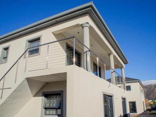 Elgin House | Bokwe Guesthouse - Gordons Bay