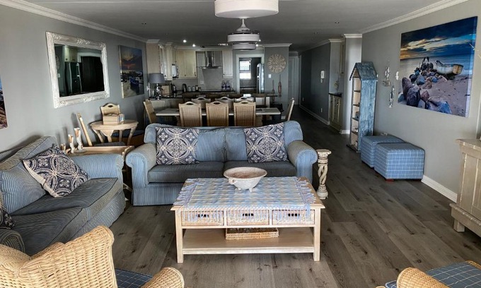 Jeffreys Bay Apartment | Boutique Apartment on Main Beach