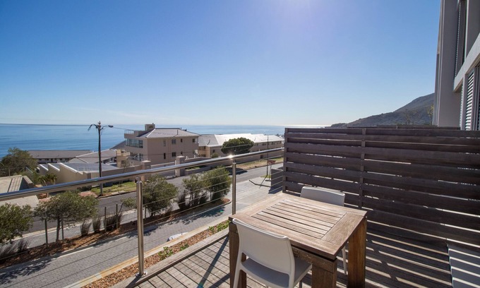 Camps Bay Apartment | Camps Bay Luxury studio apartment - The Crystal