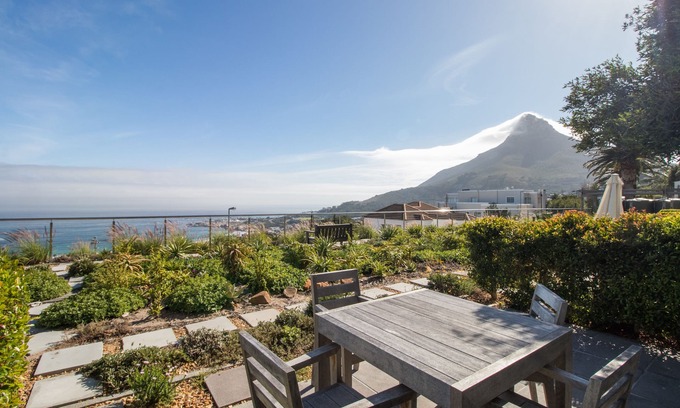 Camps Bay Apartment | Camps Bay One Bedroom apartment - luxury stay with sea view!