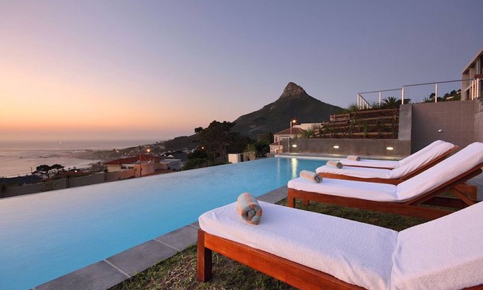 Camps Bay Apartment | Camps Bay studio apartment - luxurious with stunning sea view