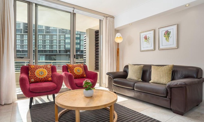 Victoria and Alfred Waterfront Apartment | Canal Quays Apartments