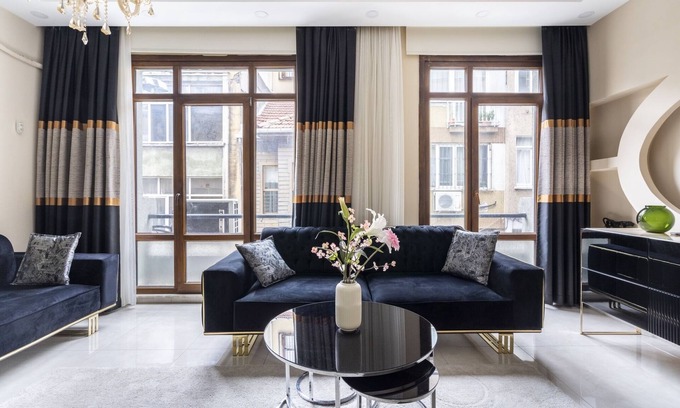 Harbiye Apartment | Central Flat with Balcony near Nisantasi & Taksim