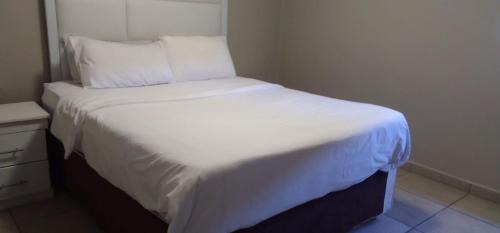 Sandown Hostel | Central Sandton Rooms Nowifi